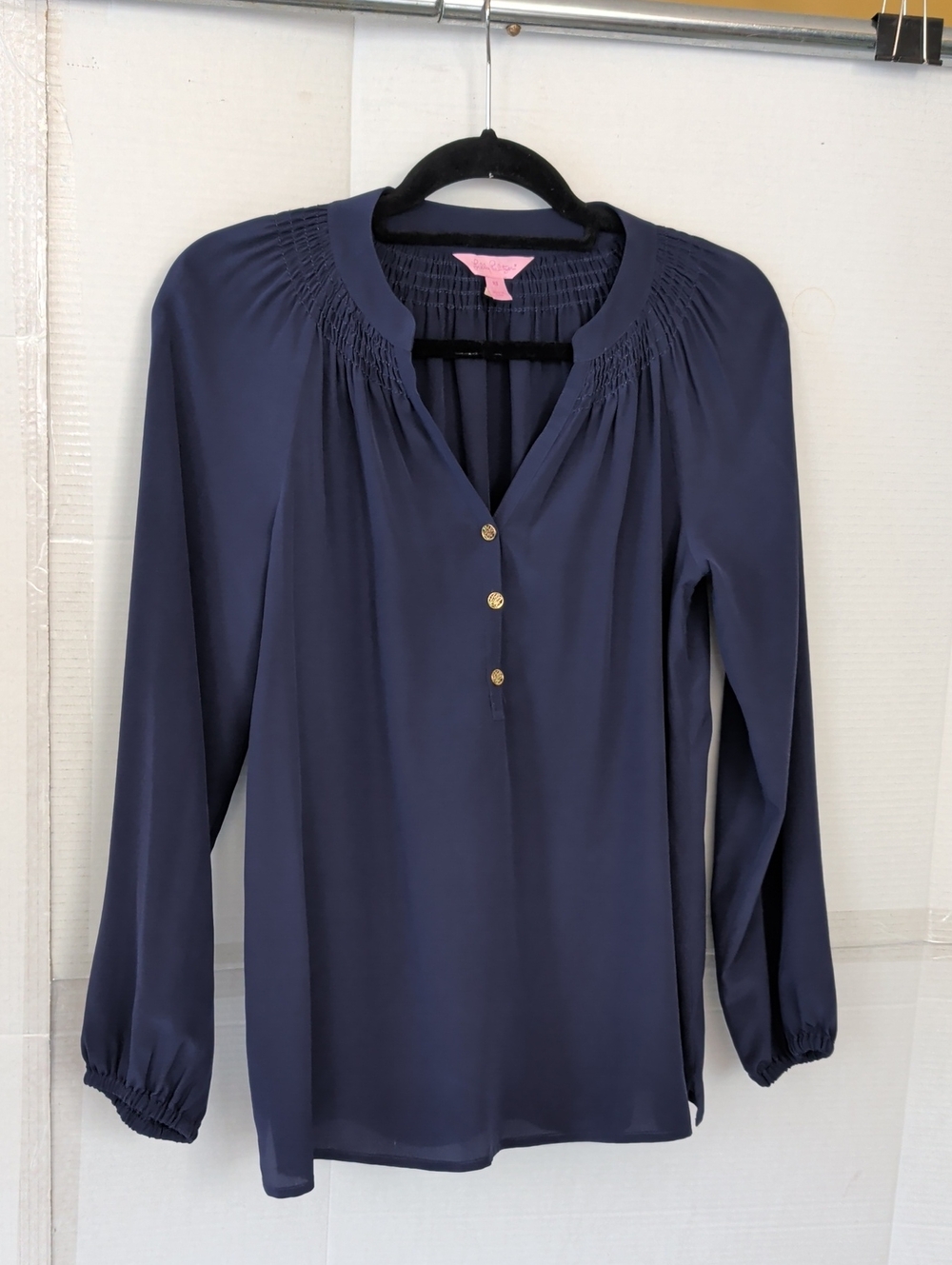 Lilly Pulitzer Elsa Silk  Navy Blouse Top SZ XS Gold Buttons Comfy Chic Office